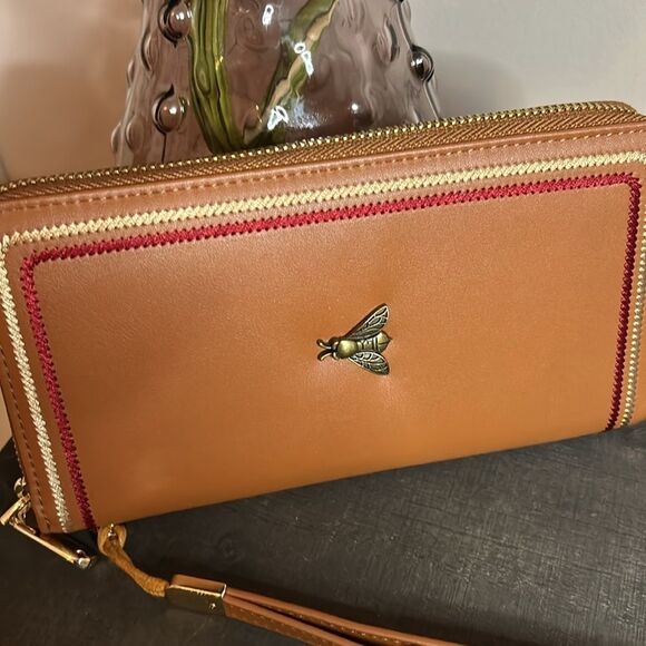 NWOTGenuine Leather Large Wallet/Wristlet - Picture 3 of 6